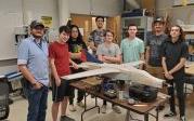 VSGC学生小组在无人机实验室使用原始机身，现在修改为RC-only测试